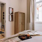 Ammar - 2 Bedrooms In Principe Real * Lisboa